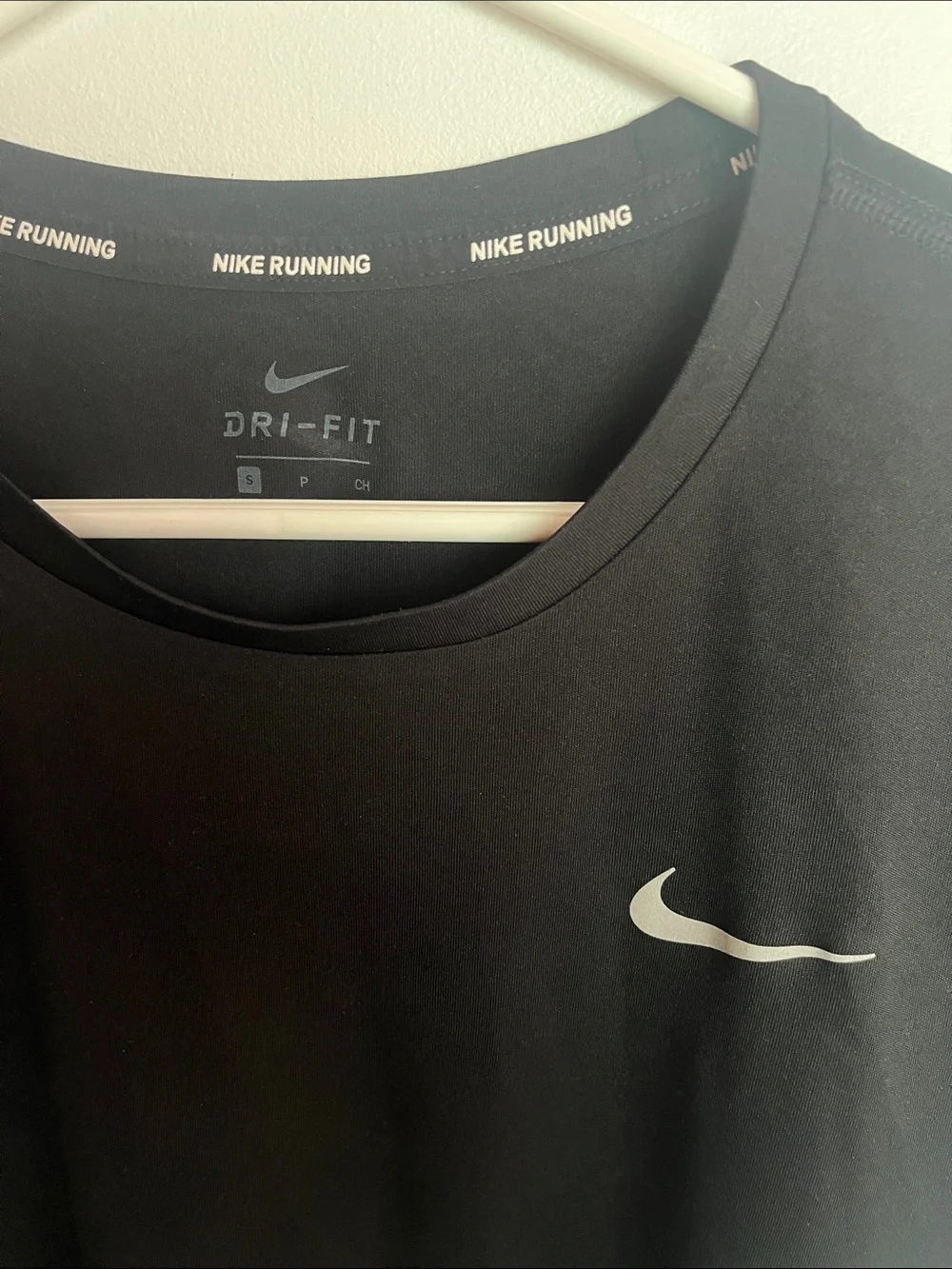 Nike Dri Fit Short Sleeve Size Small - Picture 2 of 3
